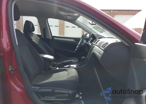 2016 Volkswagen Passat S/R-Line from USA, damaged, VIN 1VWAT7A35GC039878